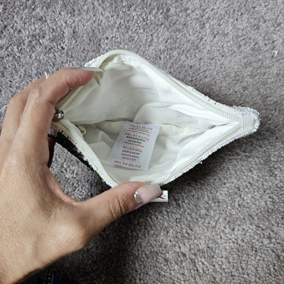 🚫SOLD🚫 Green and White Mimi Beaded Clutch with Pink Tassel - Picture 4 of 4